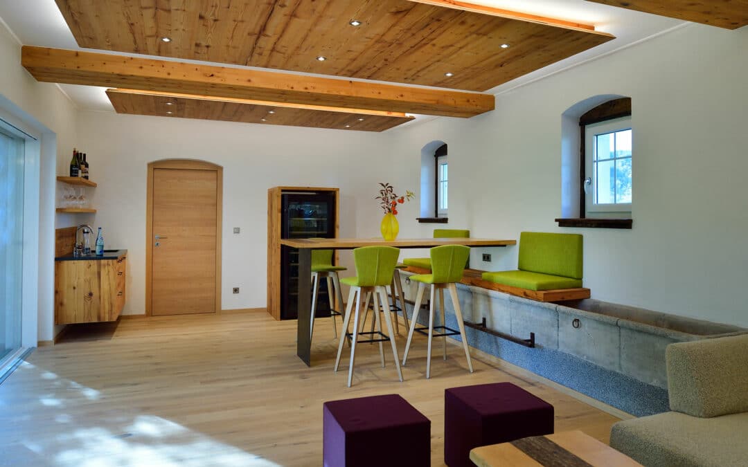 Vom Kuhstall zur gemütlichen Lounge